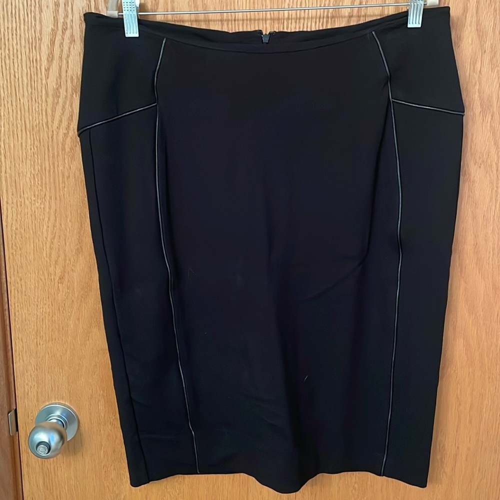 Beautiful stretchy black pencil skirt!